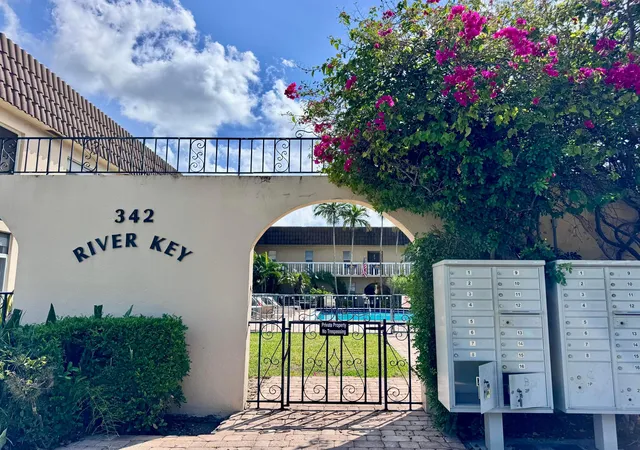 2nd image of 342 Southwind Dr, North Palm Beach, FL 33408