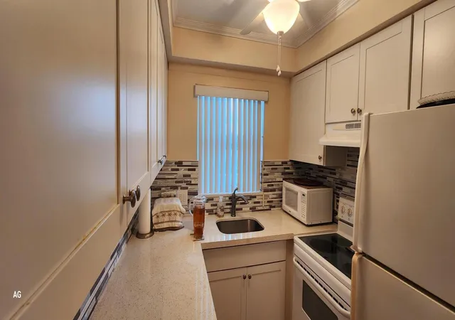 4th image of 15 Se 13Th St, Boca Raton, FL 33432