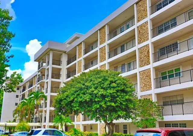 4th image of 2801 N Palm Aire Dr, Pompano Beach, FL 33069