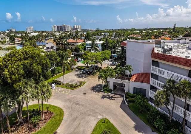 2nd image of 800 Jeffery St, Boca Raton, FL 33487