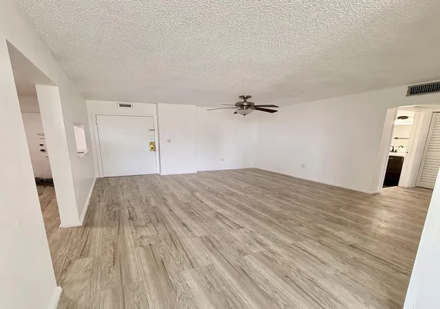 4th image of 12500 Ne 15Th Ave #516, North Miami, FL 33161 | MLS# B26047861