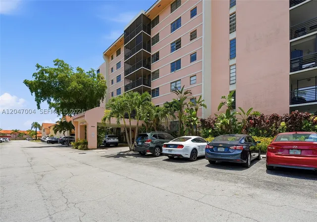 3rd image of 20840 San Simeon Way #609, Miami, FL 33179 | MLS# A12047004