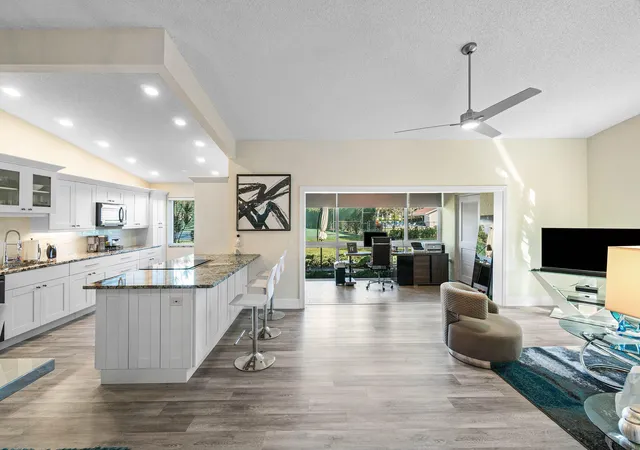 1st image of 732 Lago Rd, Delray Beach, FL 33445 | MLS# B26047910