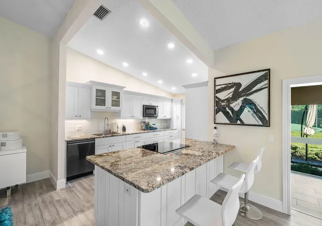 3rd image of 732 Lago Rd, Delray Beach, FL 33445 | MLS# B26047910