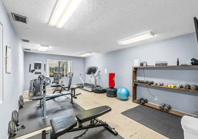 42nd image of 732 Lago Rd, Delray Beach, FL 33445 | MLS# B26047910