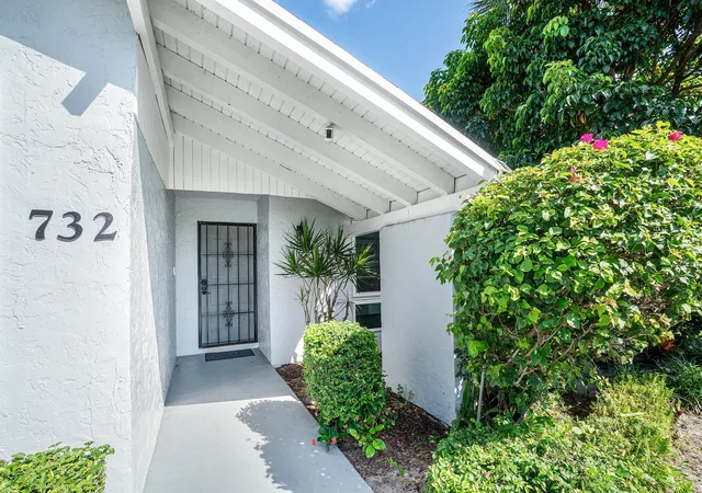 5th image of 732 Lago Rd, Delray Beach, FL 33445 | MLS# B26047910