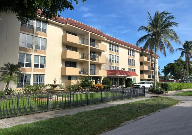 1st image of 1000 Spanish River Rd #3c, Boca Raton, FL 33432 | MLS# B26047925