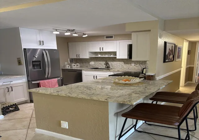 2nd image of 1000 Spanish River Rd #3c, Boca Raton, FL 33432 | MLS# B26047925
