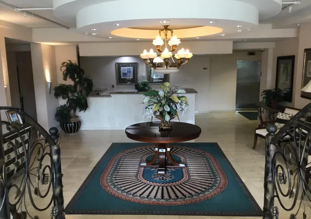 3rd image of 1000 Spanish River Rd #3c, Boca Raton, FL 33432 | MLS# B26047925