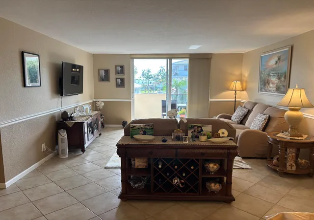 4th image of 1000 Spanish River Rd #3c, Boca Raton, FL 33432 | MLS# B26047925