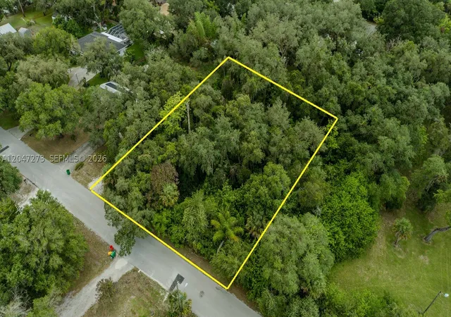 2nd image of 543 E Hickpochee Ave, La Belle, FL 33935 | MLS# A12047273