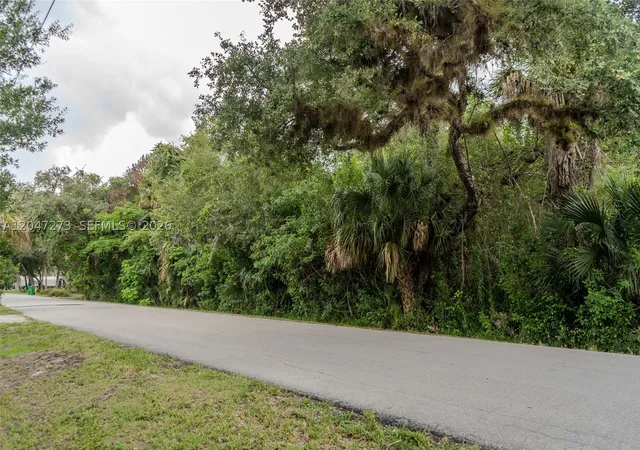 5th image of 543 E Hickpochee Ave, La Belle, FL 33935 | MLS# A12047273