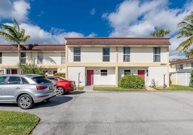 Townhouse for sale at 3321 Raleigh St #3H, Hollywood, FL 33021 | MLS# A12047438