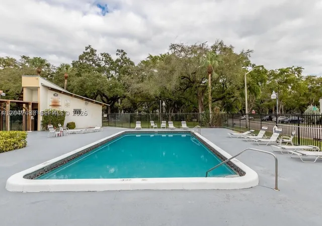 Photo 3 of Townhouse for sale at 3321 Raleigh St #3H, Hollywood, FL 33021 | MLS# A12047438 | Listing updated on 2026-09-27