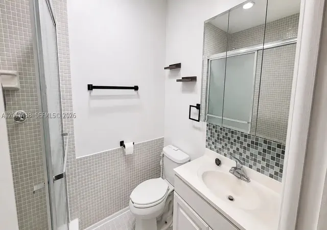 Photo 4 of Townhouse for sale at 3321 Raleigh St #3H, Hollywood, FL 33021 | MLS# A12047438 | Listing updated on 2026-09-27