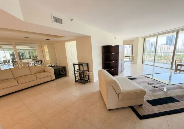 4th image of 19707 Turnberry Way #16G, Aventura, FL 33180 | MLS# A12047371