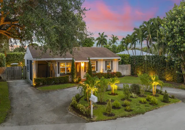 3rd image of 2205 W Pineridge Ct, Delray Beach, FL 33444 | MLS# B26048189