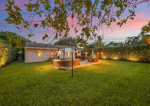 45th image of 2205 W Pineridge Ct, Delray Beach, FL 33444 | MLS# B26048189