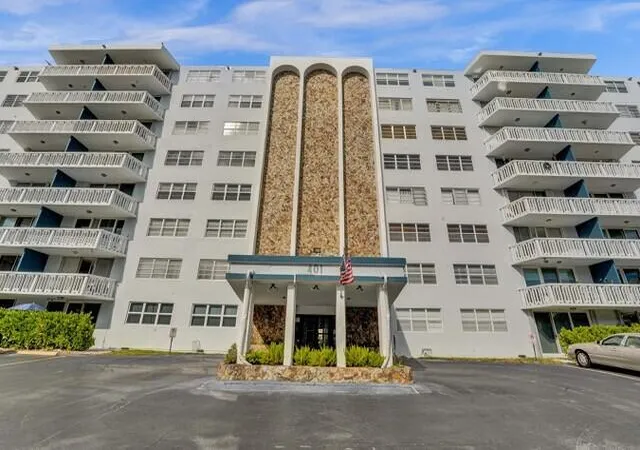 2nd image of 401 Ne 14Th Ave, Hallandale Beach, FL 33009