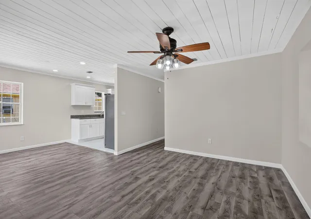 5th image of 426 N 19th St, Fort Pierce, FL 34950 | MLS# B26048275