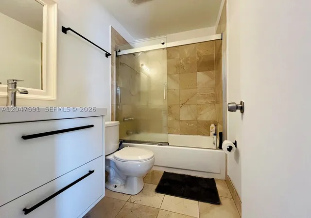 Homes for sale in Miami Beach, FL | 842 Meridian, Miami Beach, FL 33139 | Houzeo