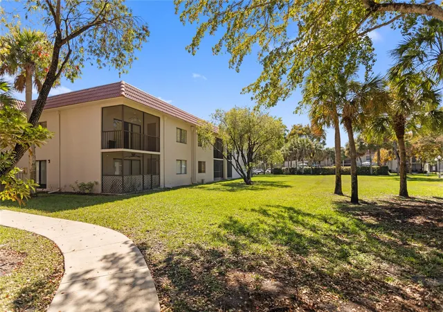 Homes for sale in Weston, FL | 16211 Saddle Club Road, Weston, FL 33326 | Houzeo