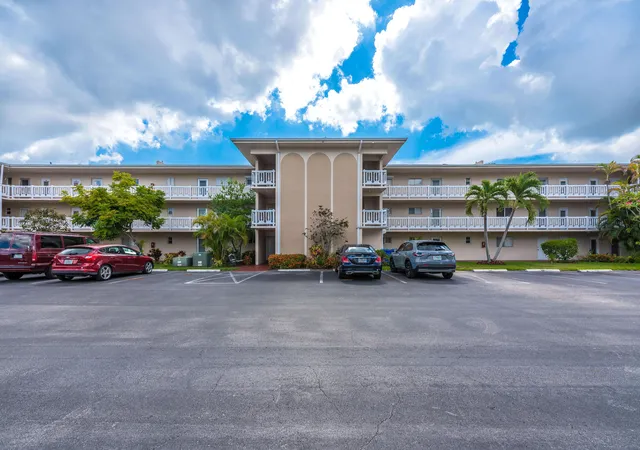 Homes for sale in Lake Worth, FL | 2615 Garden Dr N #307, Lake Worth, FL 33461 | MLS# B26048410