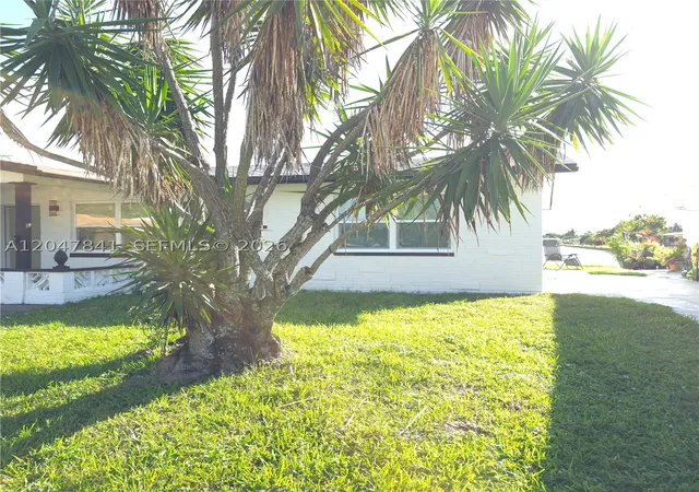 4th image of 4404 Nw 46Th Way, Tamarac, FL 33319 | MLS# A12047841