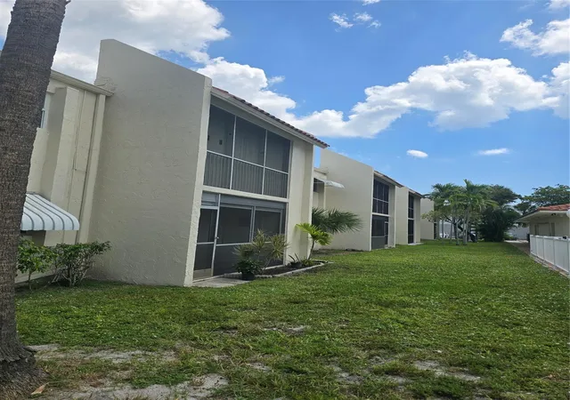Homes for sale in Deerfield Beach, FL | 1428 Se 4th Avenue, Deerfield Beach, FL 33441 | Houzeo