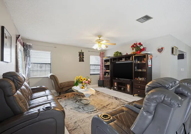 Homes for sale in North Lauderdale, FL | 1301 Sw 75th Ave, North Lauderdale, FL 33068 | MLS# B26048497