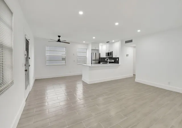 5th image of 126 Burgundy, Delray Beach, FL 33484