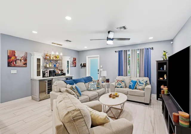 2nd image of 141 Se 8th St, Pompano Beach, FL 33060 | MLS# B26048535