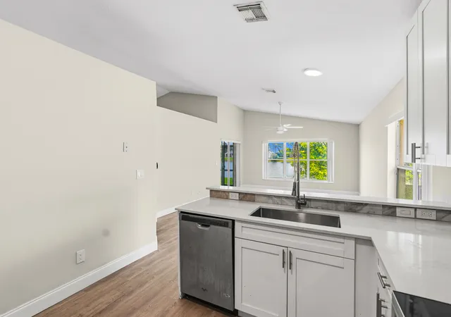 4th image of 16358 Sw 8Th St, Pembroke Pines, FL 33027 | MLS# B26048573