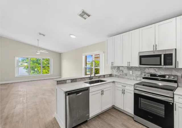 5th image of 16358 Sw 8Th St, Pembroke Pines, FL 33027 | MLS# B26048573