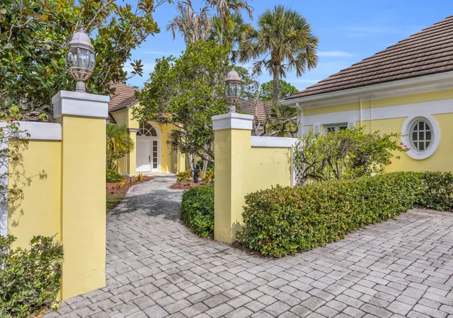 3rd image of 7101 Se Golfhouse Dr, Hobe Sound, FL 33455 | MLS# B26048633