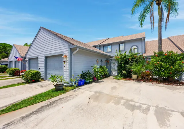 Homes for sale in Hobe Sound, FL | 6167 Se Georgetown Pl, Hobe Sound, FL 33455 | MLS# B26048657