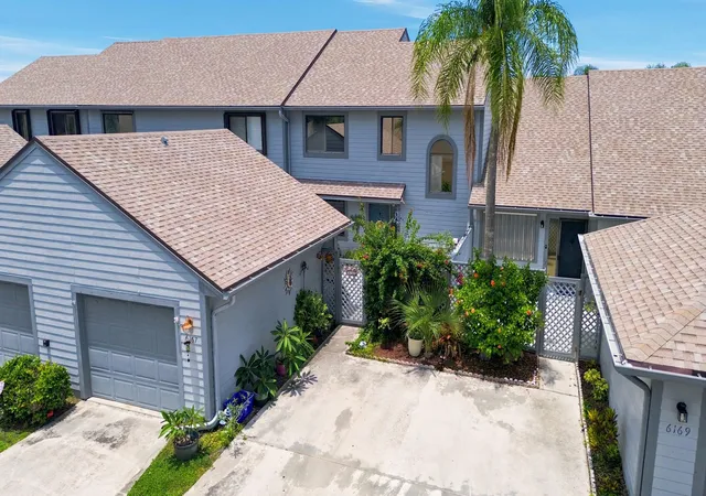 Homes for sale in Hobe Sound, FL | 6167 Se Georgetown Pl, Hobe Sound, FL 33455 | MLS# B26048657
