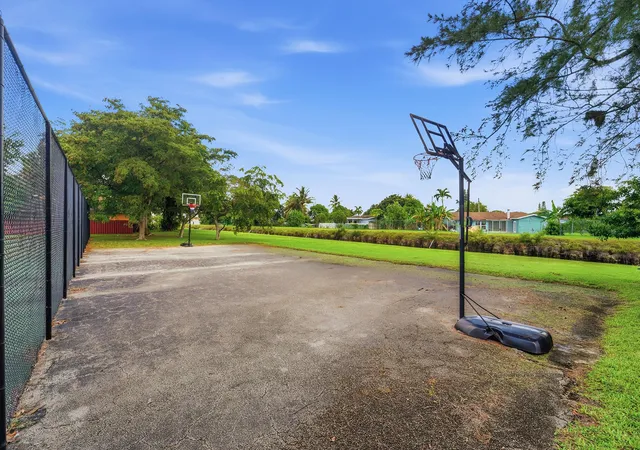 Homes for sale in Plantation, FL | 7241 W Sunrise Blvd, Plantation, FL 33313 | MLS# B26048676