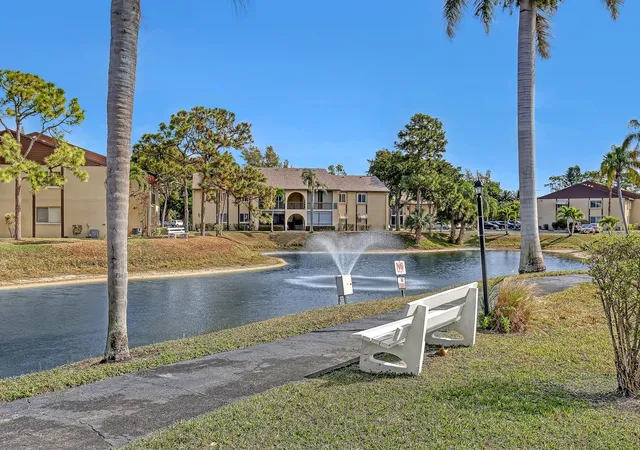 2nd image of 337 Pine Ridge Cir, Greenacres, FL 33463