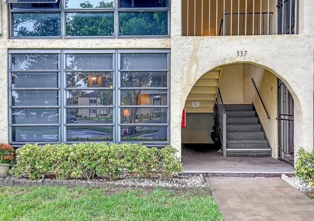 4th image of 337 Pine Ridge Cir #A-1, Greenacres, FL 33463 | MLS# B26048709