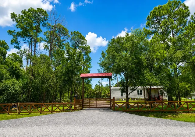 1st image of 875 N Cabbage Palm St, Clewiston, FL 33440 | MLS# B26048727