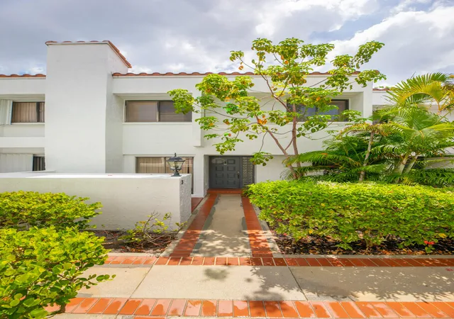 Homes for sale in Fort Lauderdale, FL | 5201 Ne 14th Ter #3, Fort Lauderdale, FL 33334 | MLS# B26048763