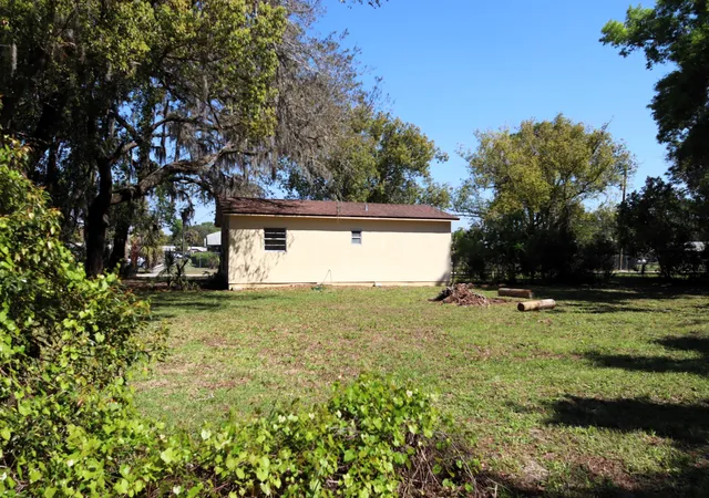 2nd image of 2024 Dixie Ave, Eustis, FL 32726 | MLS# B26048785