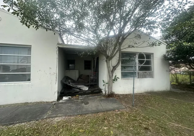1st image of 223 Se 4th St #1-2, Hallandale Beach, FL 33009 | MLS# B26048865