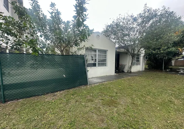 2nd image of 223 Se 4th St #1-2, Hallandale Beach, FL 33009 | MLS# B26048865