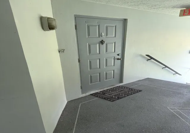 2nd image of 1007 Grn Pine Blvd, West Palm Beach, FL 33409
