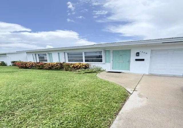 Homes for sale in Boynton Beach, FL | 1308 Sw 24th St, Boynton Beach, FL 33426 | MLS# B26048875