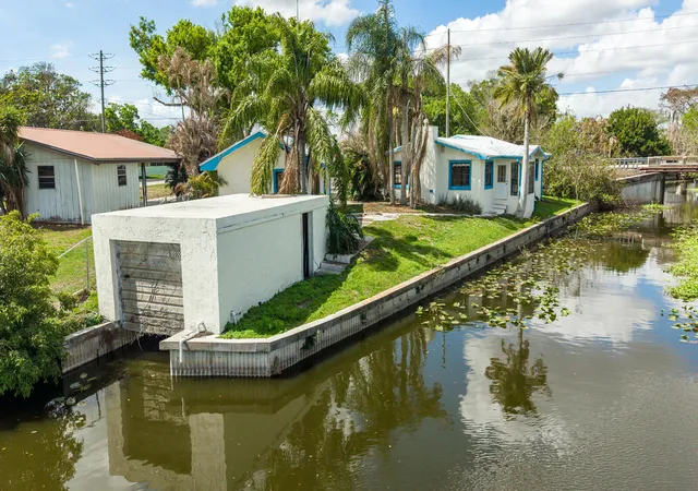 3rd image of 3122 Se 34Th Ave, Okeechobee, FL 34974 | MLS# B26048884