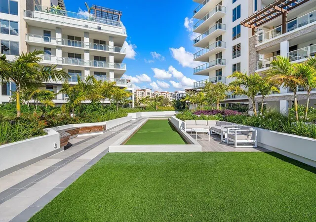 Homes for sale in Boca Raton, FL | 220 Se Mizner Boulevard, Boca Raton, FL 33432 | Houzeo