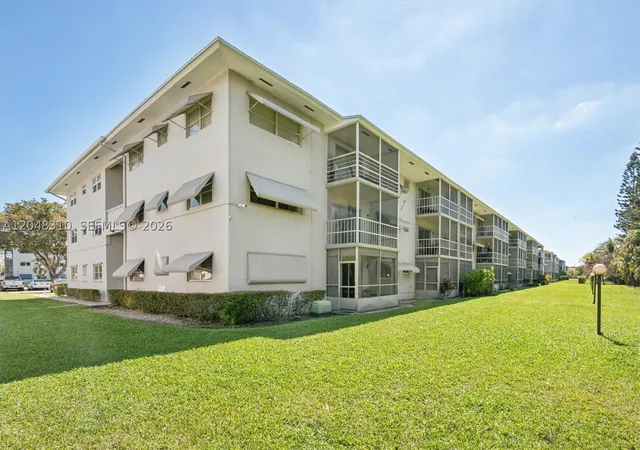Homes for sale in Hollywood, FL | 1000 Hillcrest Ct #303, Hollywood, FL 33021 | MLS# A12048310